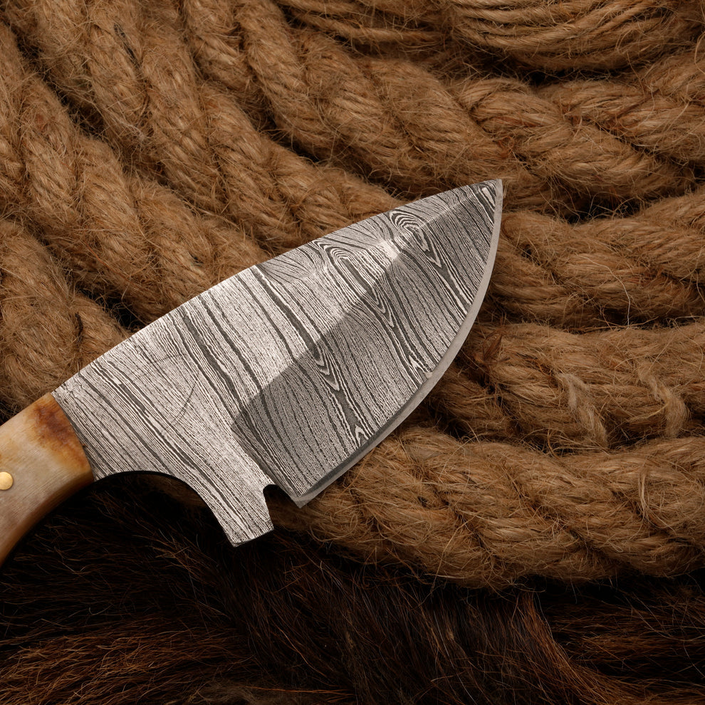 Handmade Damascus steel skinner knife ram horn handle || drs knives hub