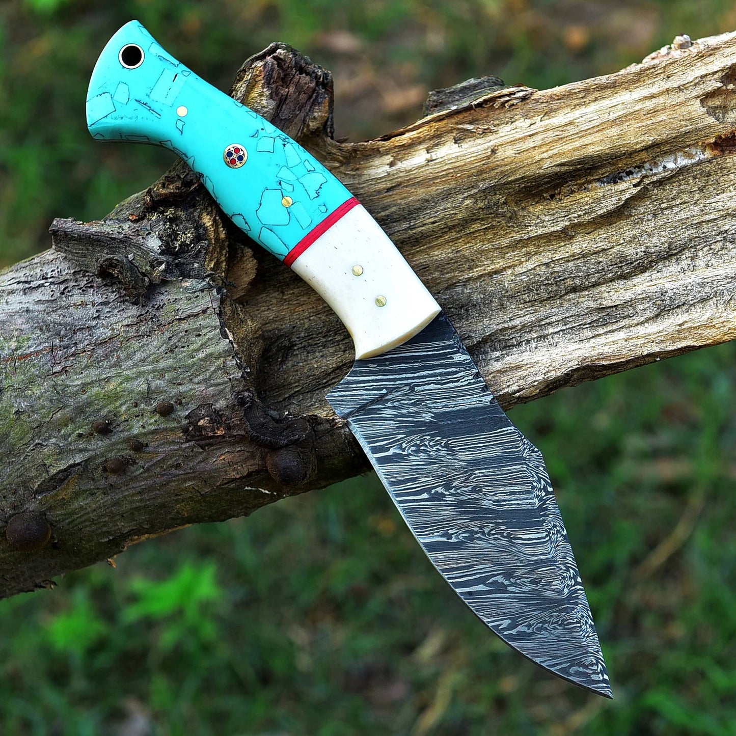 Handmade Damascus Steel Hunting Knife With Leather Sheath Cover Resin Handle Perfect for Outdoor Adventures