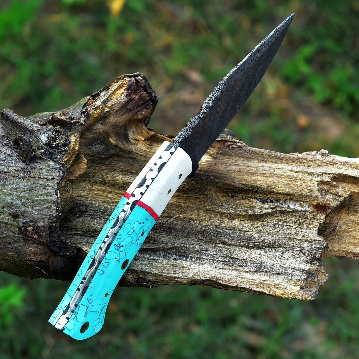 Handmade Damascus Steel Hunting Knife With Leather Sheath Cover Resin Handle Perfect for Outdoor Adventures