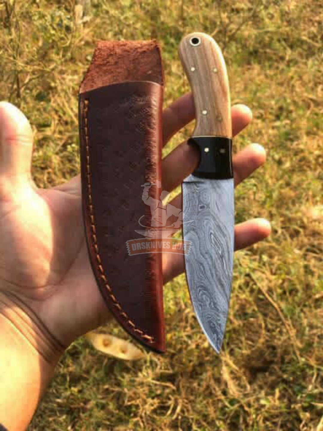 Handmade Damascus Steel Hunting Skinning Knife With Leather Shesth Cover