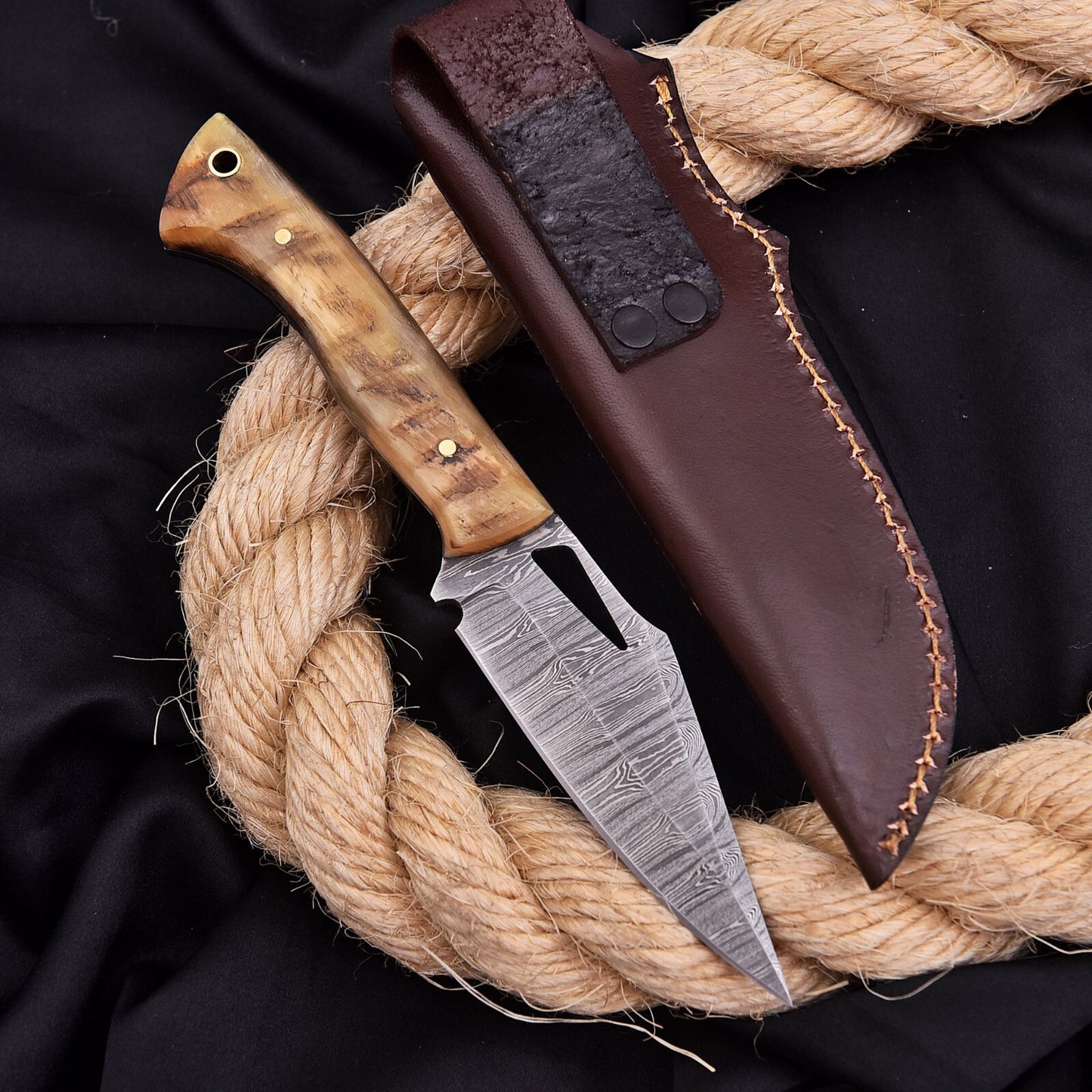 8.2" Handmade Damascus Steel Hunting Knife with Ram Horn Handle | DRSKNIVES HUB