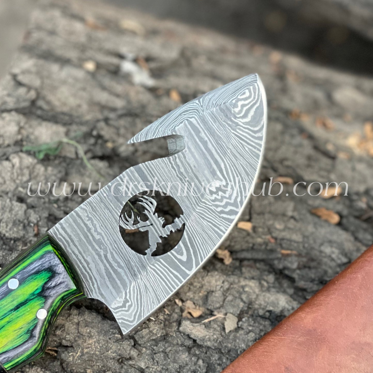 Beautiful Hand Forged Damascus Steel Wire Cut Blade Skinner Knife With Cover