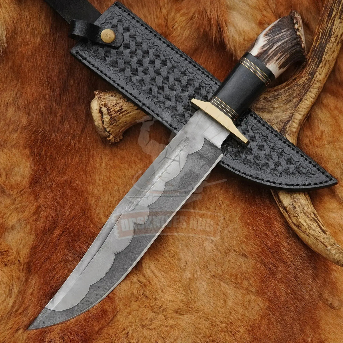 Close-up of 125-layer raindrop Damascus Bowie blade