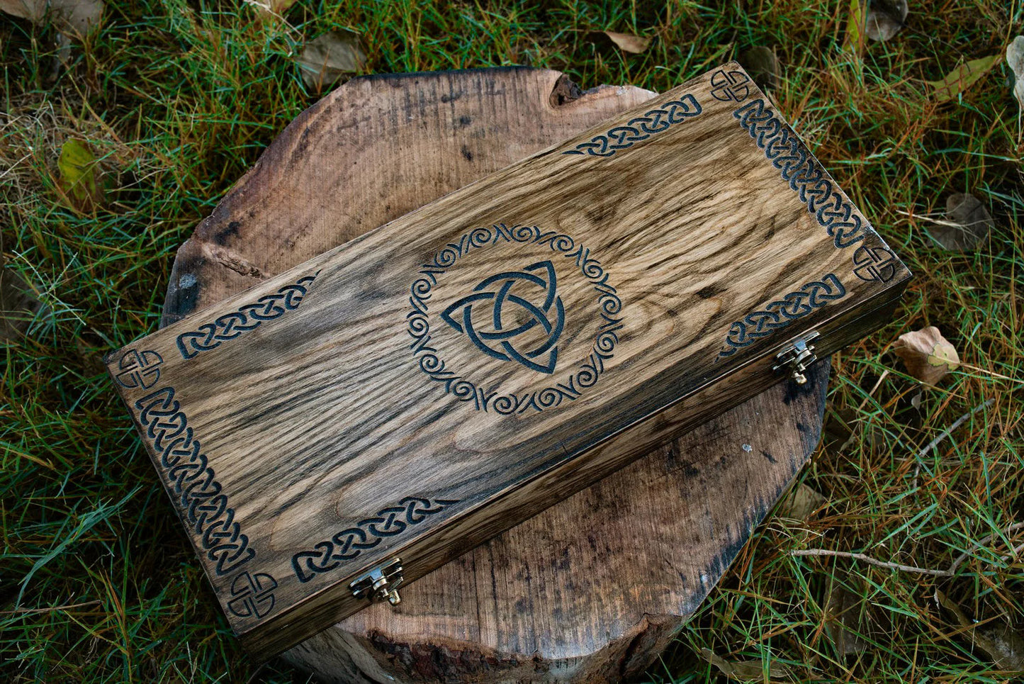 King Ragnar Lothbrok’s Legendary Viking Axe – Hand-Forged Carbon Steel Blade | DRSKNIVES HUB