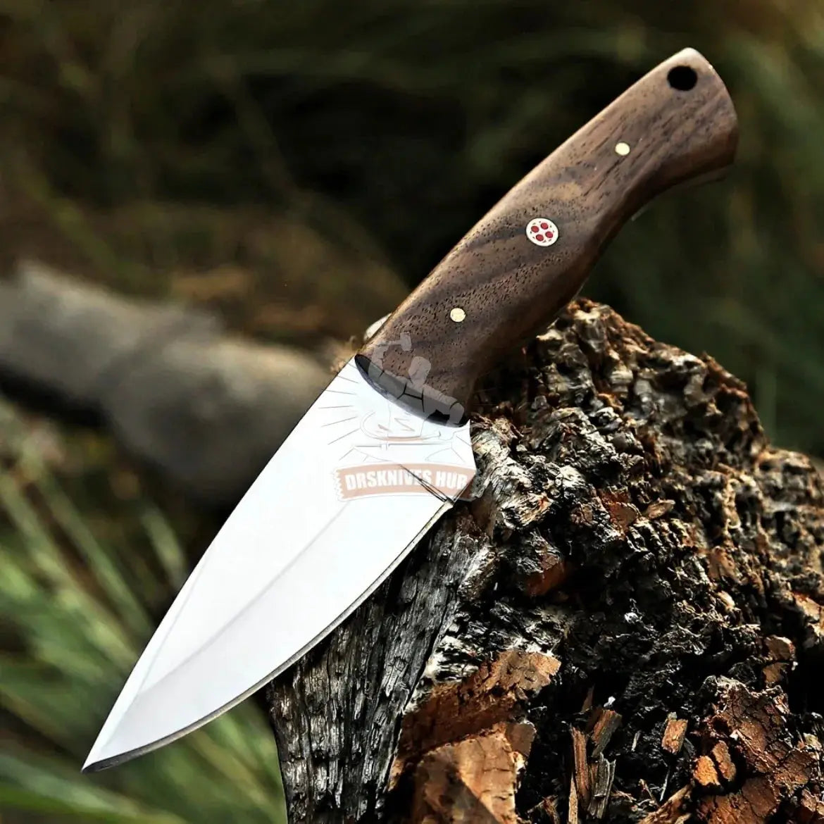 D2 steel skinner knife rosewood handle detailed view