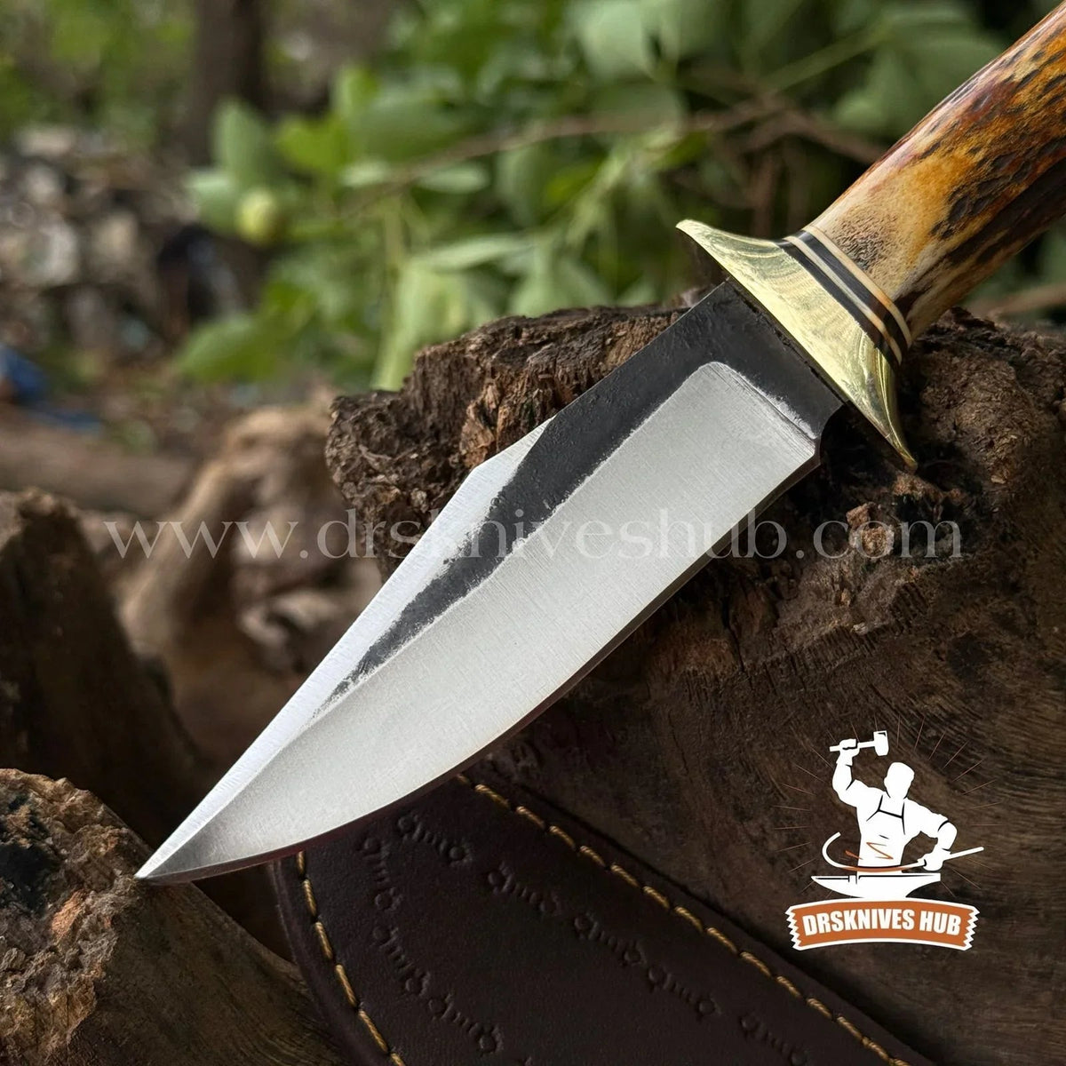 Damascus hunting knife with buffalo leather sheath