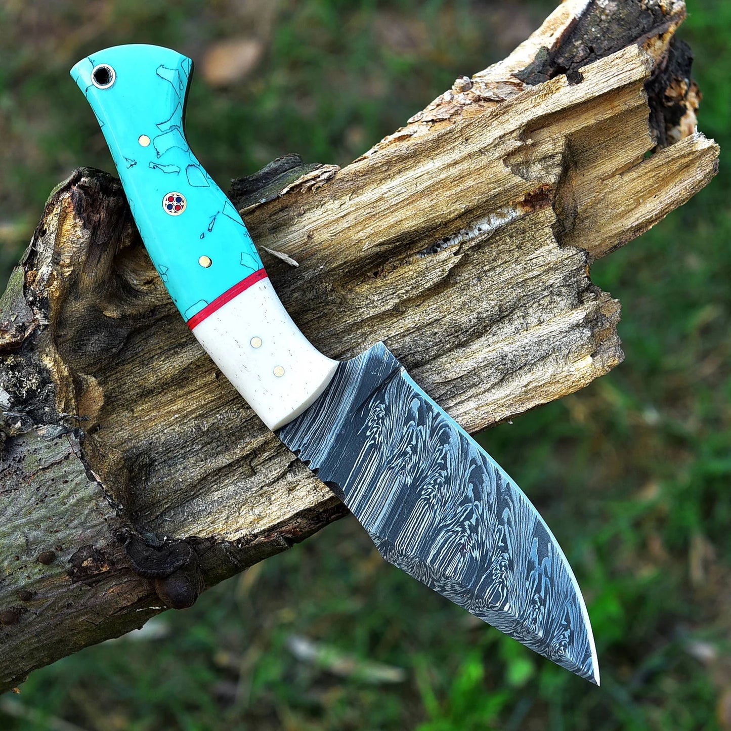 Handmade Damascus Steel  Hunting Knife With Leather Sheath Cover Resin Handle  Perfect for Outdoor Adventures