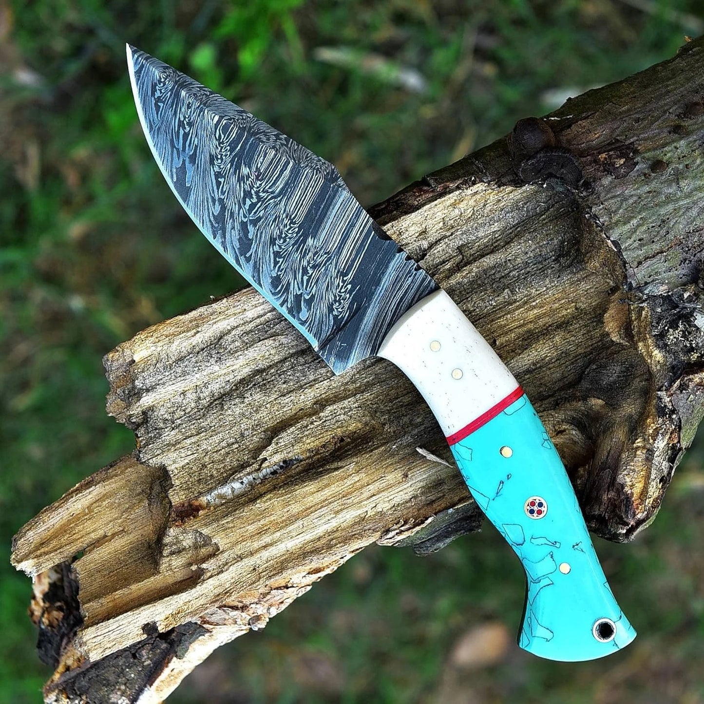 Handmade Damascus Steel  Hunting Knife With Leather Sheath Cover Resin Handle  Perfect for Outdoor Adventures