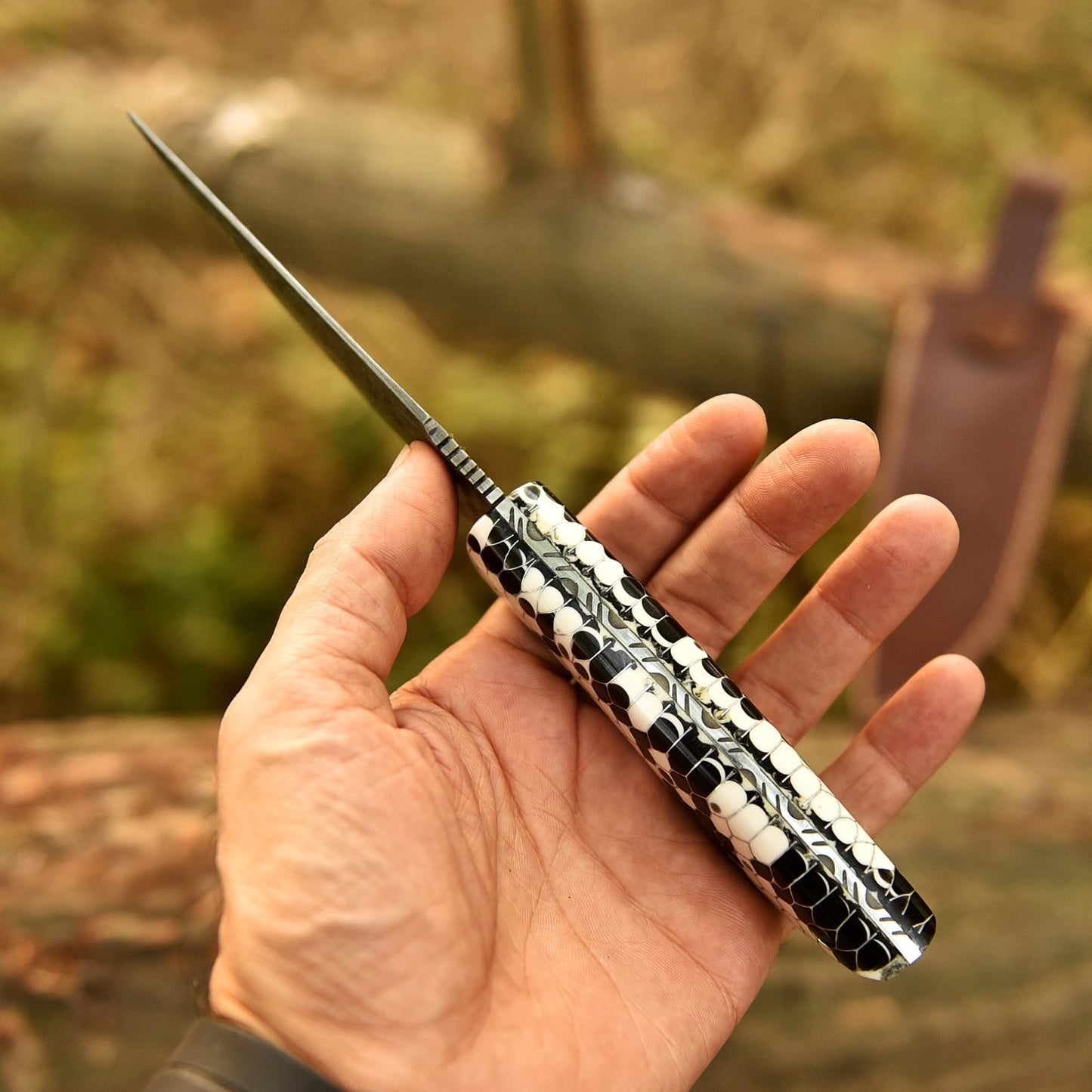 Damascus Camping Knife – 9.2 Inch Fixed Blade with Honeycomb Resin Handle