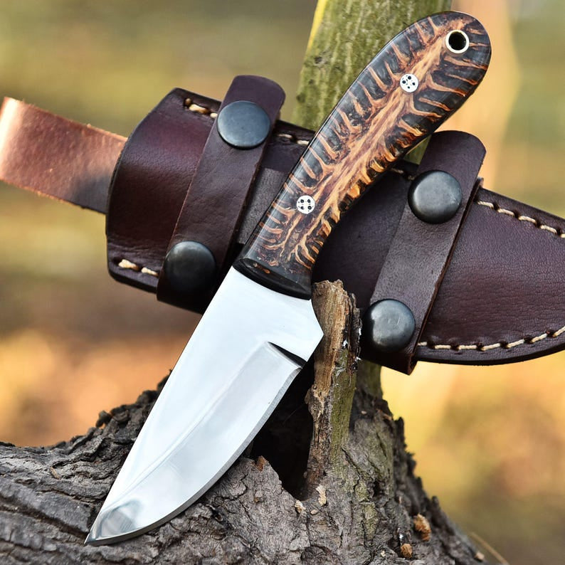 Skinner Knife Handmade Pincone Handle With Sheath