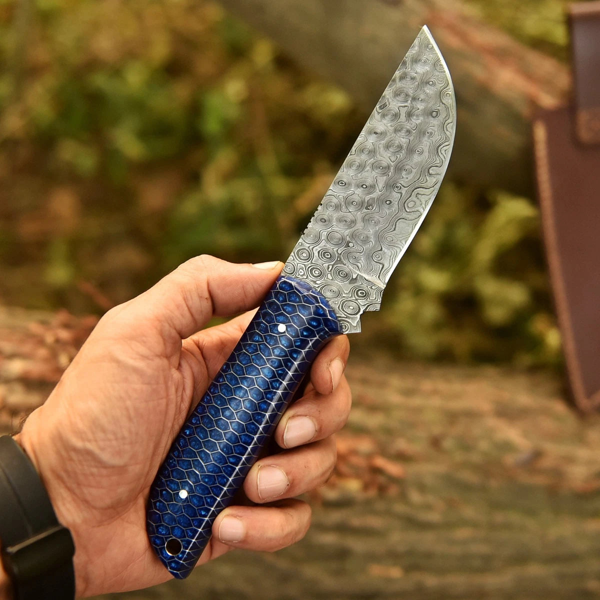 Hand Forged Damascus Hunting Knife – 9 Inch with Honeycomb Resin Handle