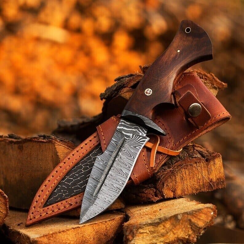 Bushcraft Survival Knives Handmade Damascus Steel Hunting Knife With Leather Sheath Cover