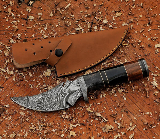 Unique Handcrafted Damascus steel Knife with Black Horn and Wood