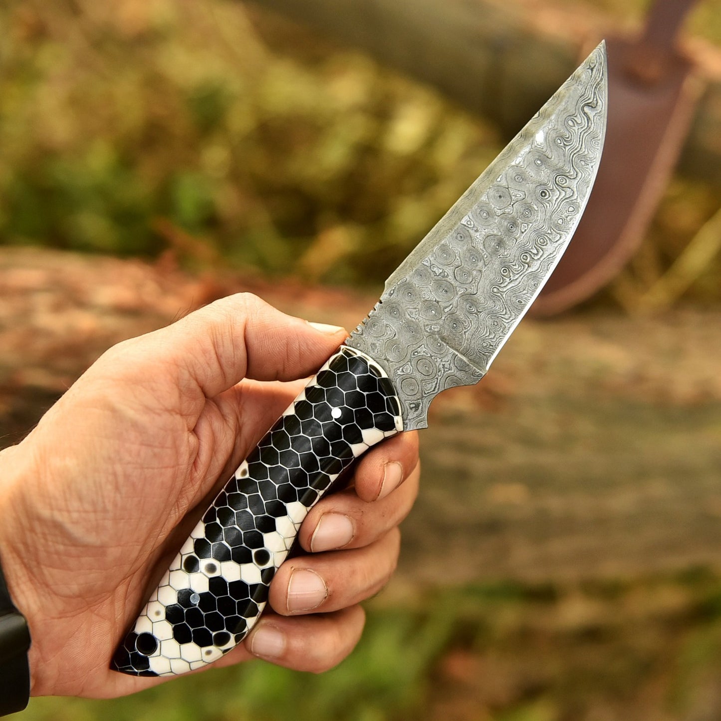 Damascus Camping Knife – 9.2 Inch Fixed Blade with Honeycomb Resin Handle