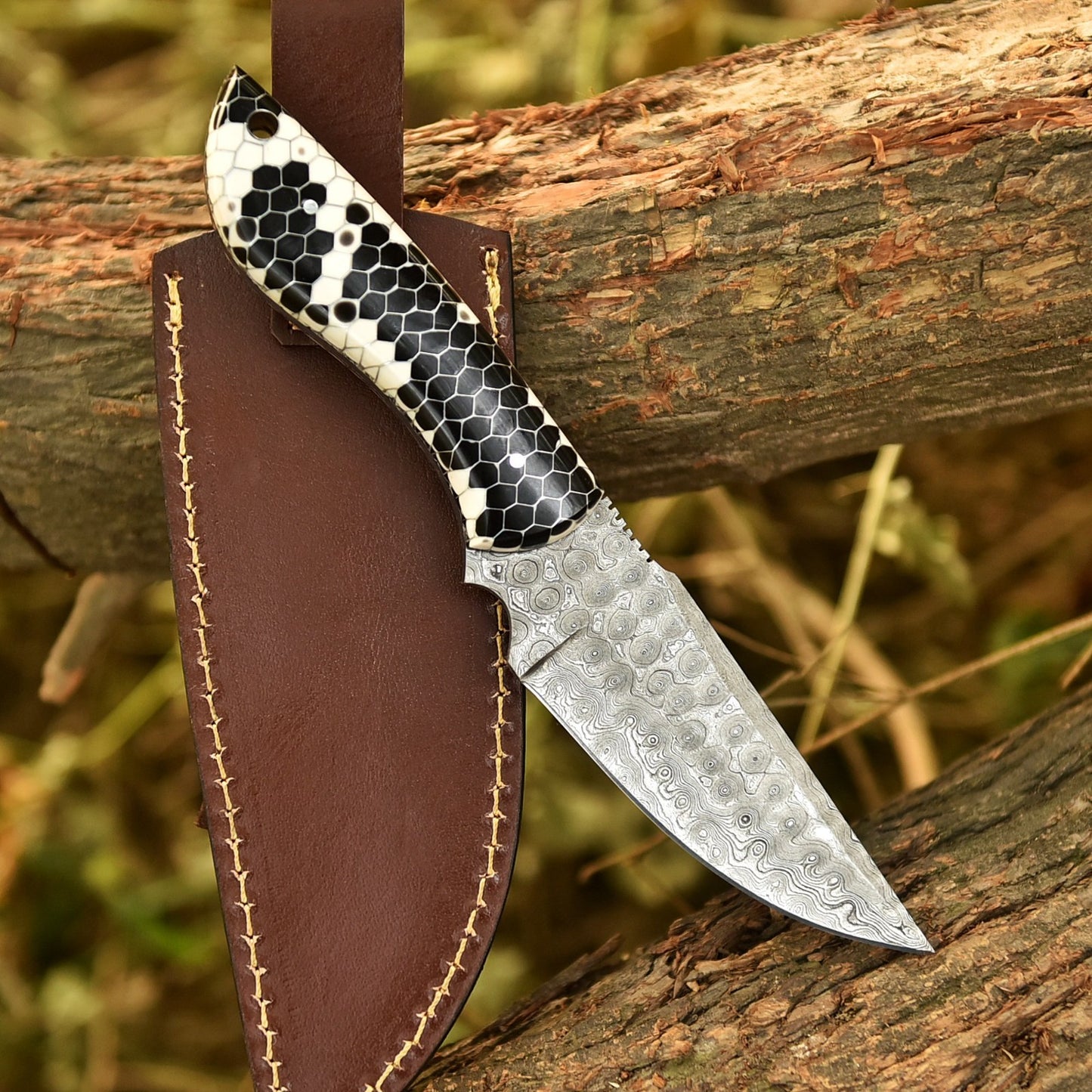 Damascus Camping Knife – 9.2 Inch Fixed Blade with Honeycomb Resin Handle
