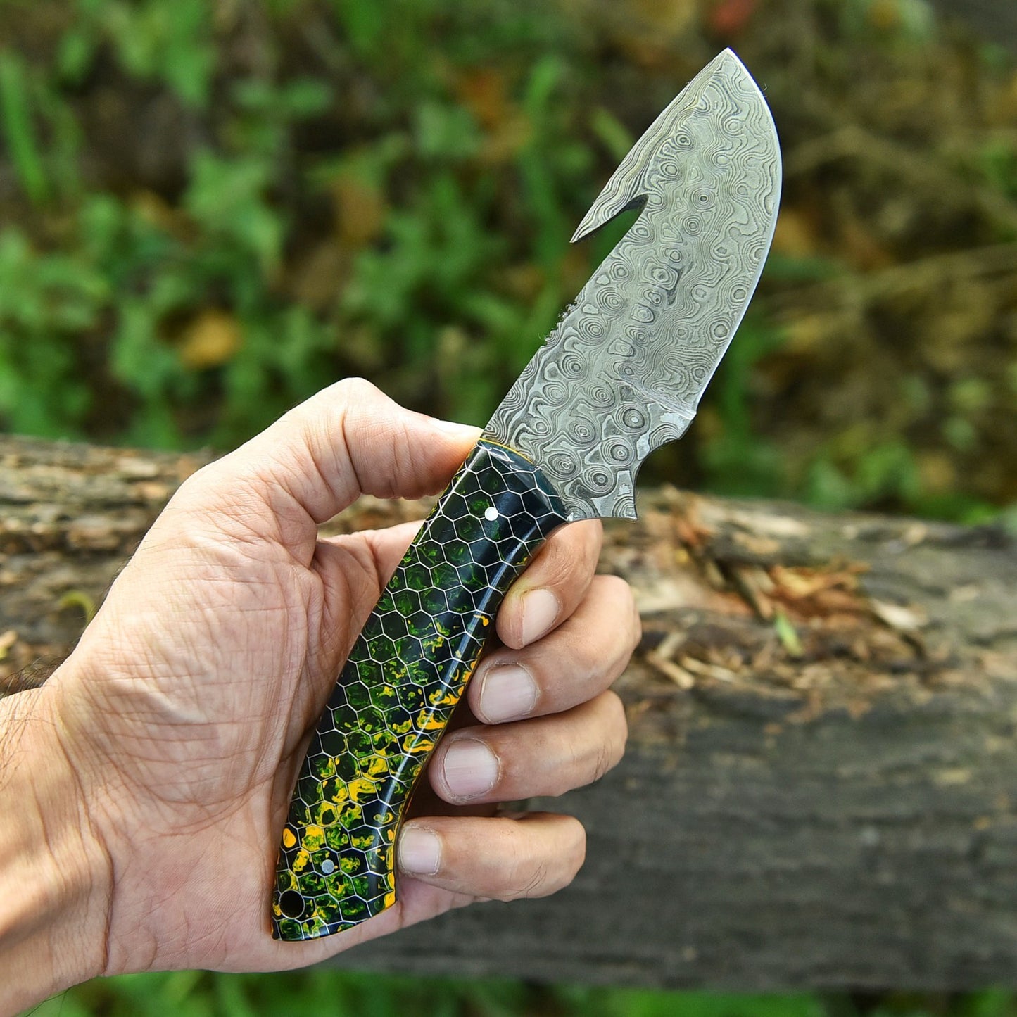 Gut Hook Hunting Knife – 8.25 Inch Damascus Steel with Honeycomb Resin Handle