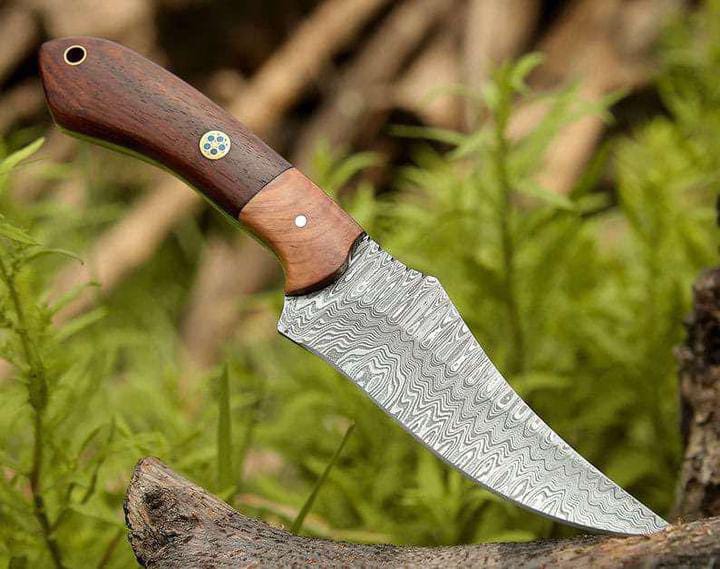 Handmade Damascus Steel hunting skinning knife