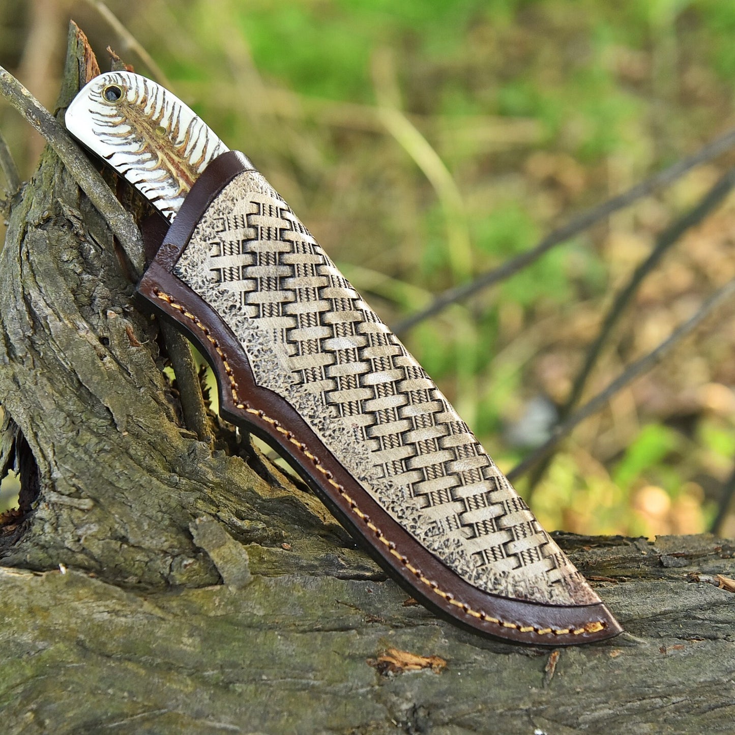 Custom Hand Forged Damascus Steel Fixed Blade Skinner Knife Pine Cone Handle With Leather Sheath Cover