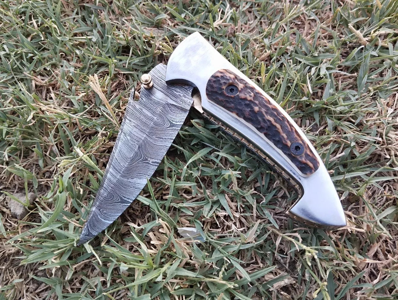 Antler Horn Handle Custom Handmade Damascus Steel Folding Knife